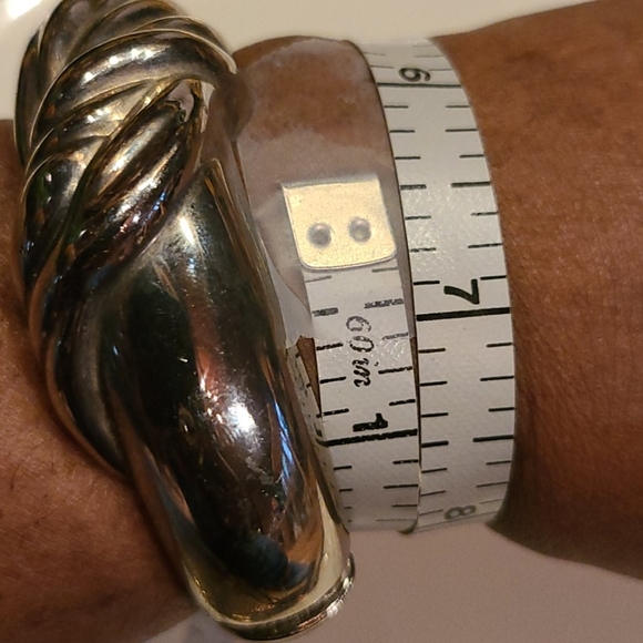 Retro Chic Thick Metal Hinged Bangle Bracelet - Picture 5 of 6